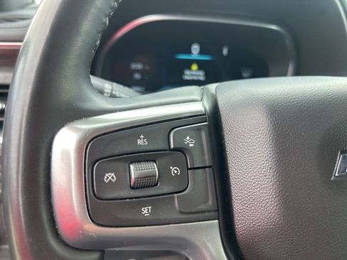 Used 2024 Chevrolet Suburban LT RWD image 18