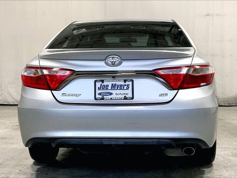 Used 2016 Toyota Camry LE image 3