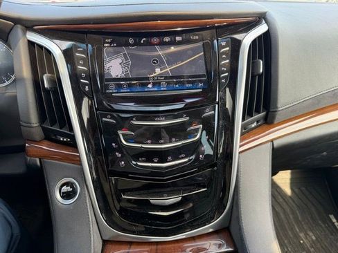 Used 2019 Cadillac Escalade Luxury w/ LPO, Radiant Package image 19