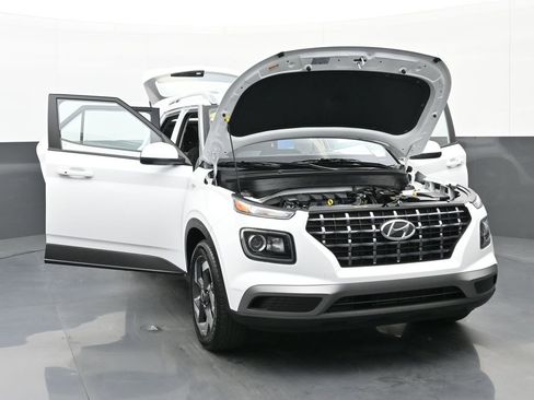 Certified 2025 Hyundai Venue SEL image 52