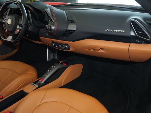 Used 2019 Ferrari 488 GTB RWD image 11