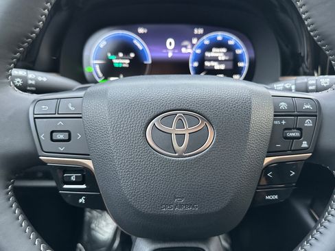 New 2025 Toyota Crown Signia image 25