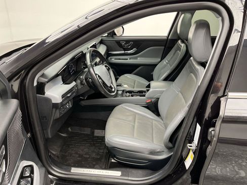 Used 2022 Lincoln Corsair AWD w/ Premium Package image 3