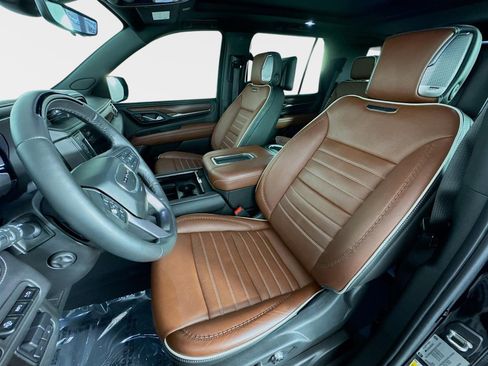 Certified 2023 GMC Yukon Denali Ultimate image 11