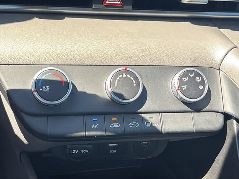 Certified 2025 Hyundai Elantra SE FWD image 32