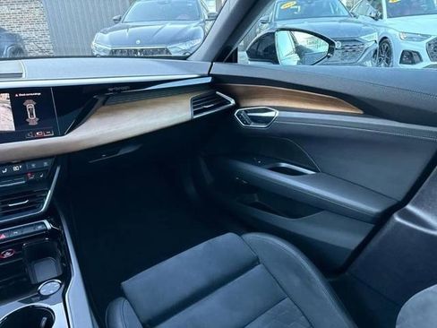 Used 2023 Audi e-tron GT Premium Plus image 38