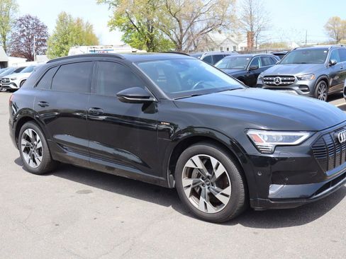 Used 2021 Audi e-tron Premium w/ Towing Package AWD/4WD image 3