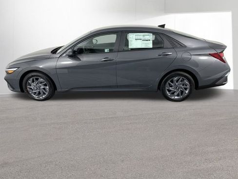 Used 2024 Hyundai Elantra SEL image 13