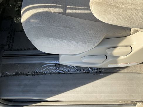 Used 2015 Toyota Sienna LE image 25