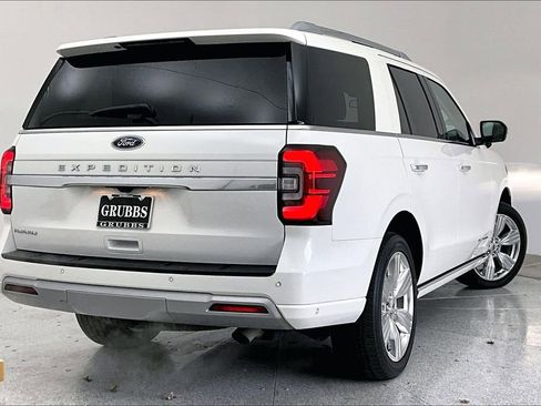 Used 2022 Ford Expedition Platinum image 2