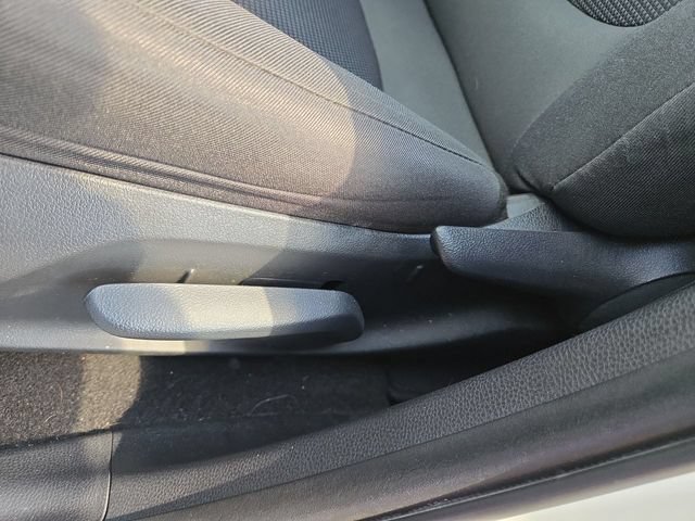 Used 2019 Toyota RAV4 LE FWD image 12