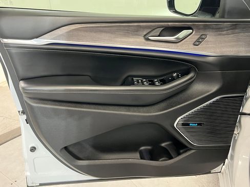 Certified 2022 Jeep Grand Cherokee Overland image 14