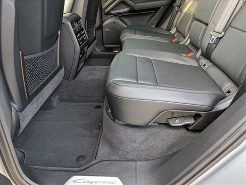 Used 2025 Porsche Cayenne image 20