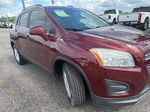 Used 2016 Chevrolet Trax LT FWD image 2