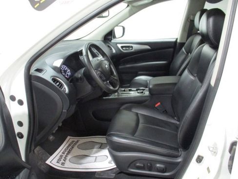 Used 2019 Nissan Pathfinder SL image 11