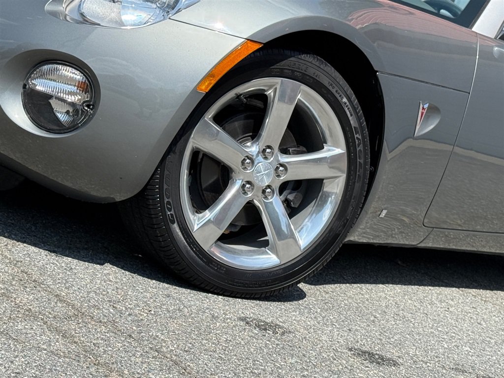 Used 2007 Pontiac Solstice Convertible w/ Premium Package RWD image 8