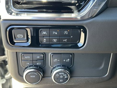 Used 2025 GMC Yukon Elevation image 18