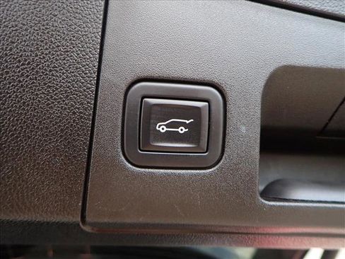 Used 2024 Cadillac XT4 Premium Luxury image 9