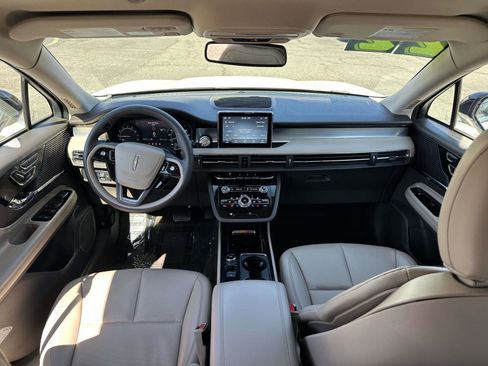 Used 2022 Lincoln Corsair Standard w/ Equipment Group 101A image 11