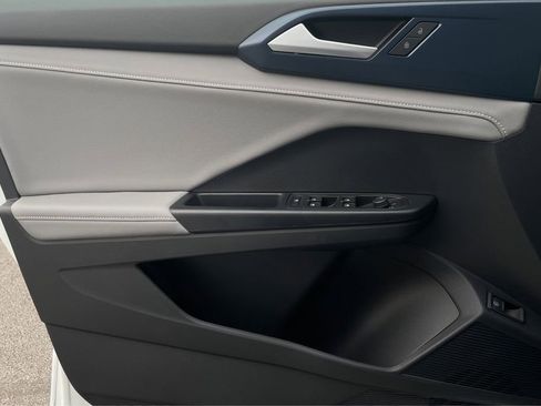 New 2024 Volkswagen Taos SE image 16