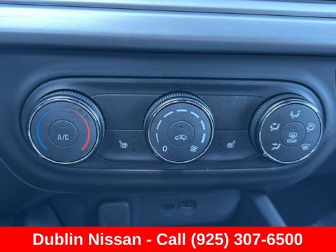 Used 2025 Chevrolet Trax RS FWD image 29