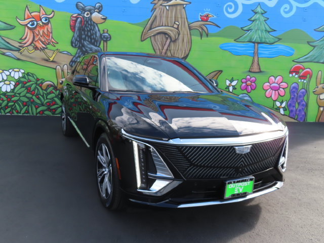 Used 2025 Cadillac Lyriq Luxury w/ LPO, Floor Liner Package AWD/4WD image 1