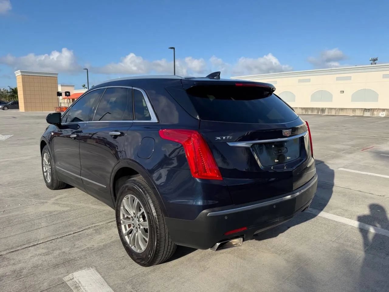 Used 2017 Cadillac XT5 Luxury w/ Driver Awareness Package FWD image 13