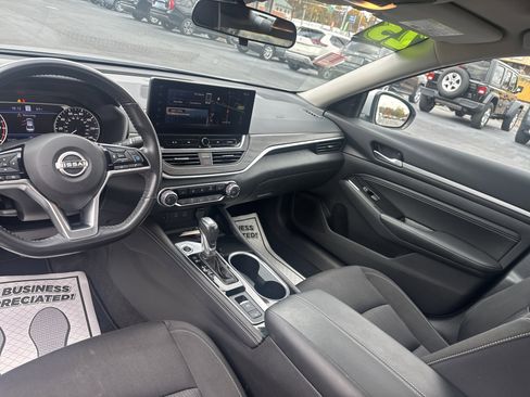 Used 2023 Nissan Altima 2.5 SV w/ SV Premium Package image 14