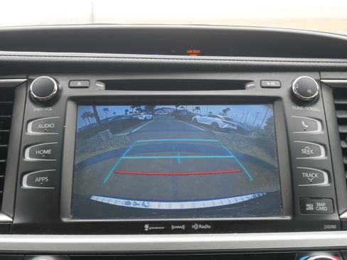 Used 2019 Toyota Highlander XLE image 15