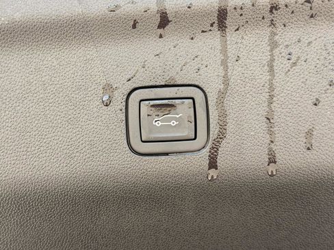 Used 2024 Chevrolet Tahoe High Country AWD/4WD image 32
