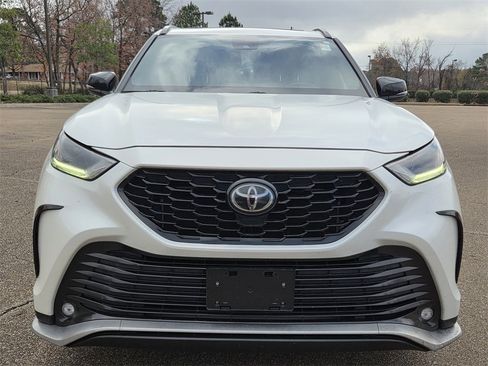 Used 2021 Toyota Highlander XSE image 2