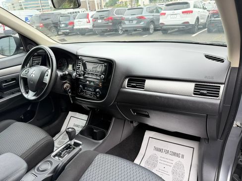 Used 2015 Mitsubishi Outlander ES FWD image 32