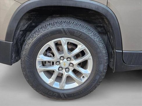 Used 2020 Chevrolet Traverse LT image 24