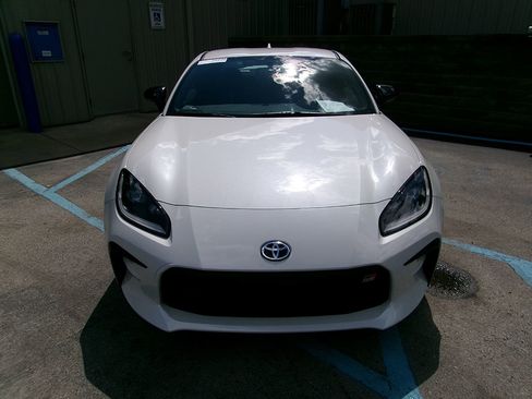 Used 2025 Toyota GR86 Premium w/ Performance Package RWD image 2