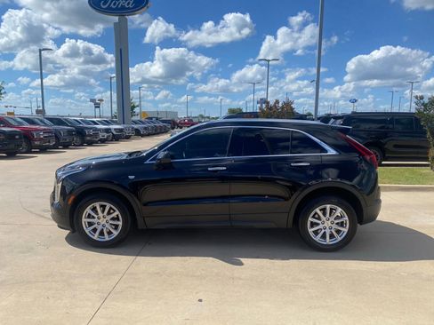 Used 2023 Cadillac XT4 Luxury w/ Cold Weather Package FWD image 2