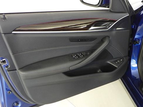 Certified 2023 BMW 530e w/ Convenience Package image 11