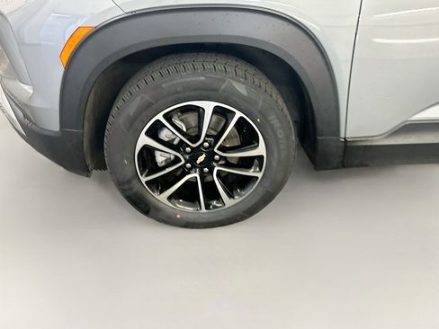 Used 2025 Chevrolet TrailBlazer LT AWD/4WD image 11
