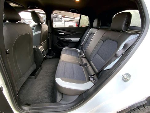 Used 2024 Buick Envista Preferred w/ Advanced Safety Package image 17