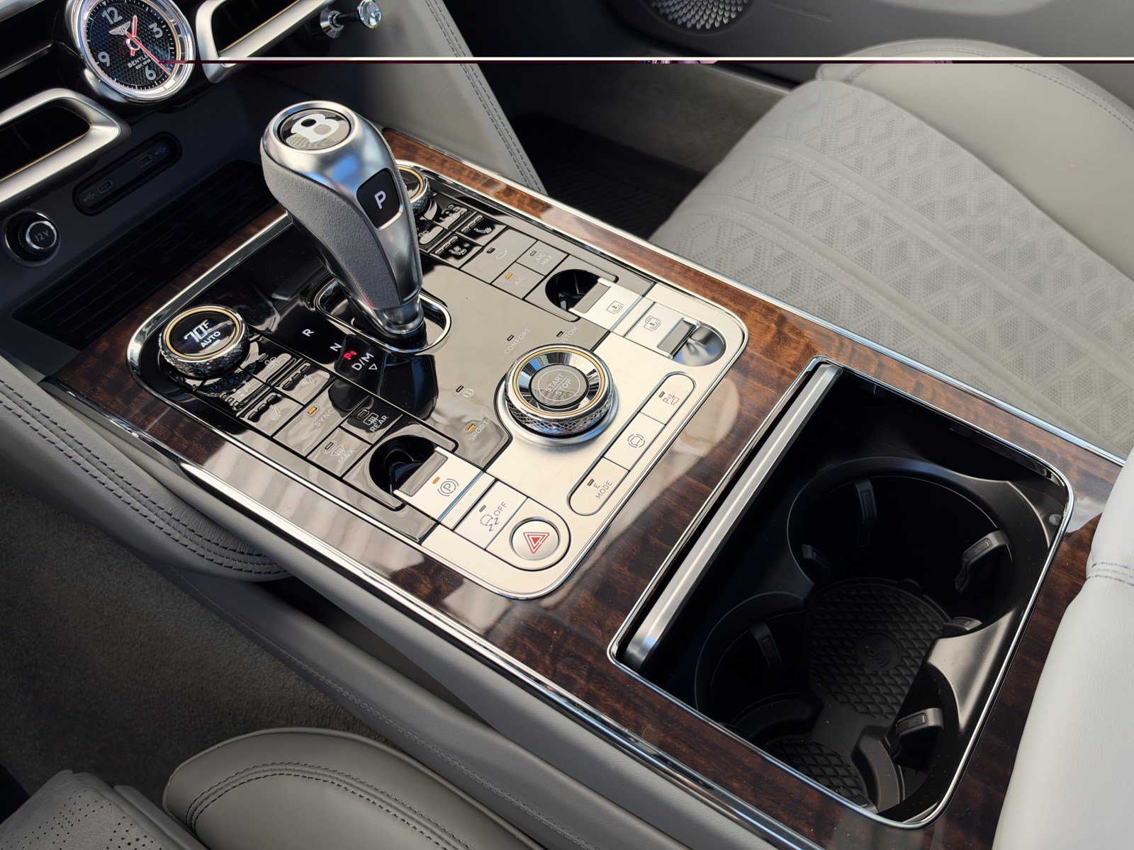 Certified 2025 Bentley Flying Spur Plug-In Hybrid AWD/4WD image 32