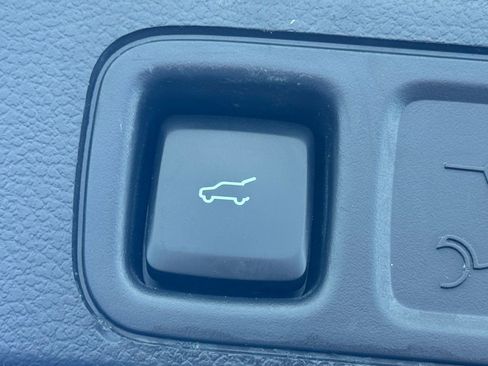 Used 2024 Ford Expedition XLT image 35