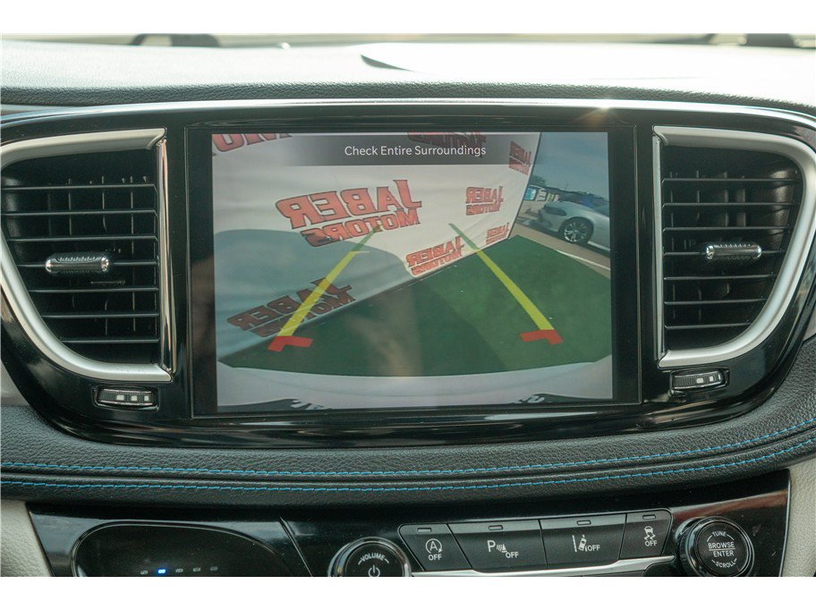 Used 2021 Chrysler Pacifica Touring-L FWD image 33
