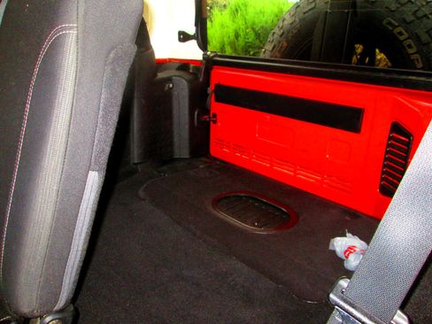 Used 2015 Jeep Wrangler Unlimited Sahara image 8