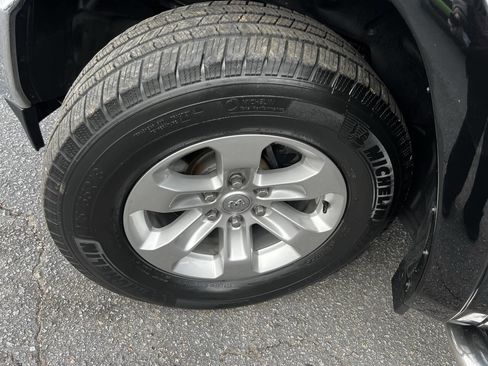 Used 2019 RAM 1500 Laramie image 10