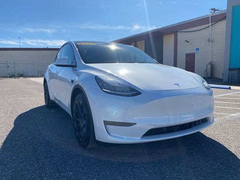 Used 2020 Tesla Model Y Long Range image 1
