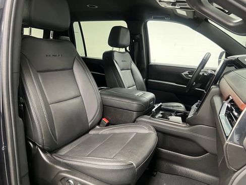 Used 2025 GMC Yukon XL Denali image 58