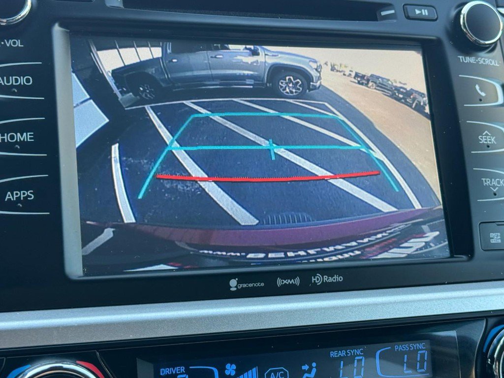 Used 2019 Toyota Highlander SE w/ Nightshade Edition AWD/4WD image 25