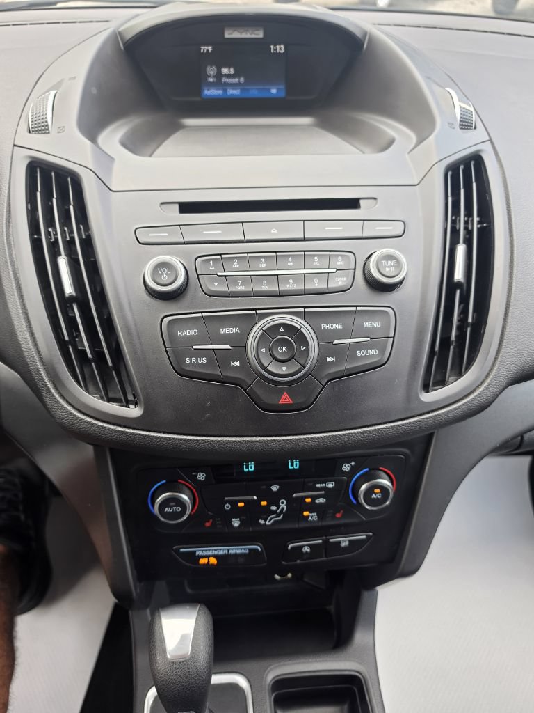 Used 2017 Ford Escape SE w/ SE Cold Weather Package AWD/4WD image 11