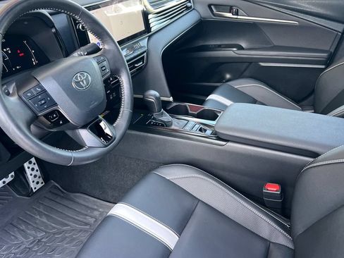 Used 2025 Toyota Camry SE FWD image 13