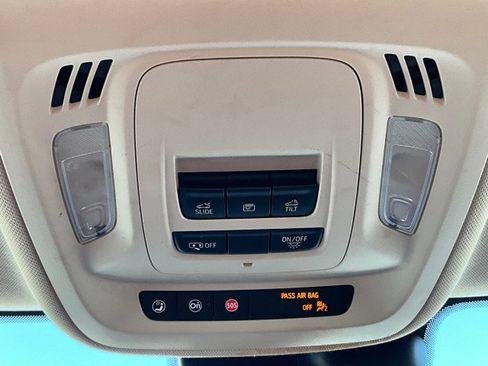 Used 2021 Buick Envision Essence w/ Sport Touring Package FWD image 18