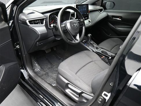Used 2022 Toyota Corolla SE image 2